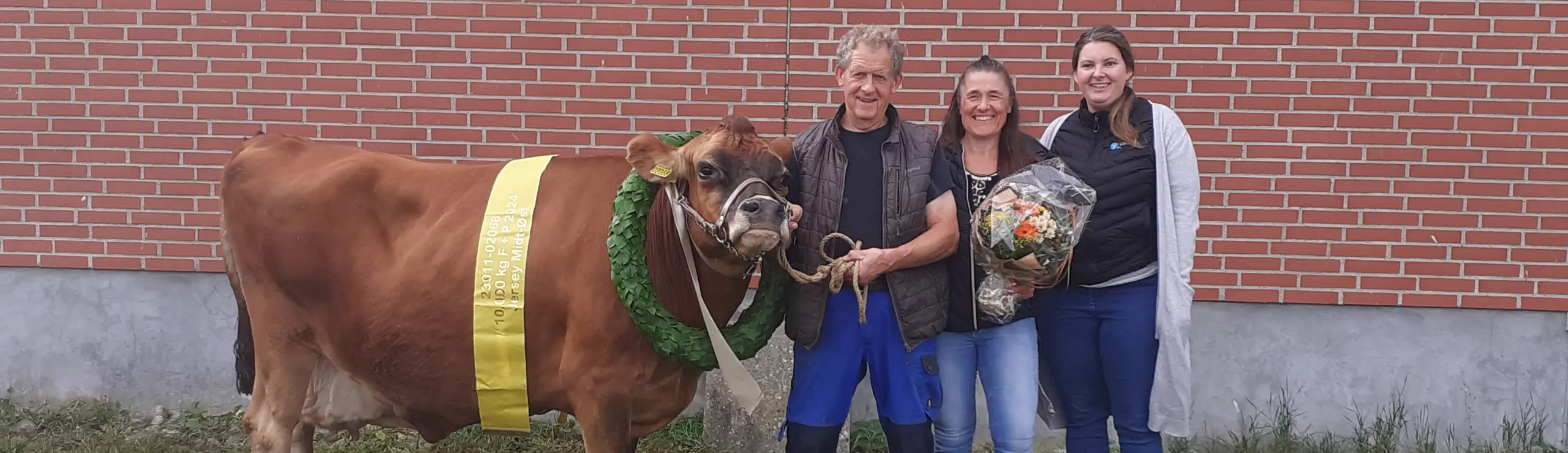 Lissy Og Herluf Rahr Med Ko 2068