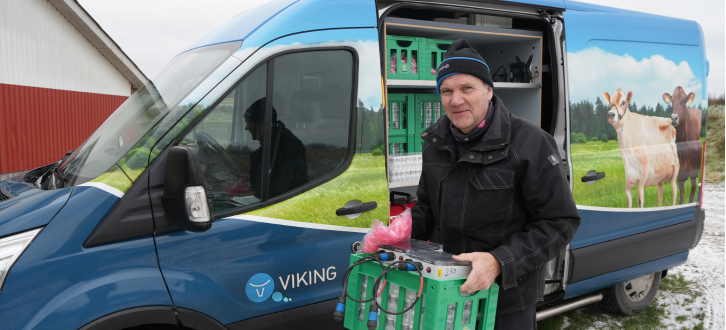 Ydelsestekniker Foran Sin Bil