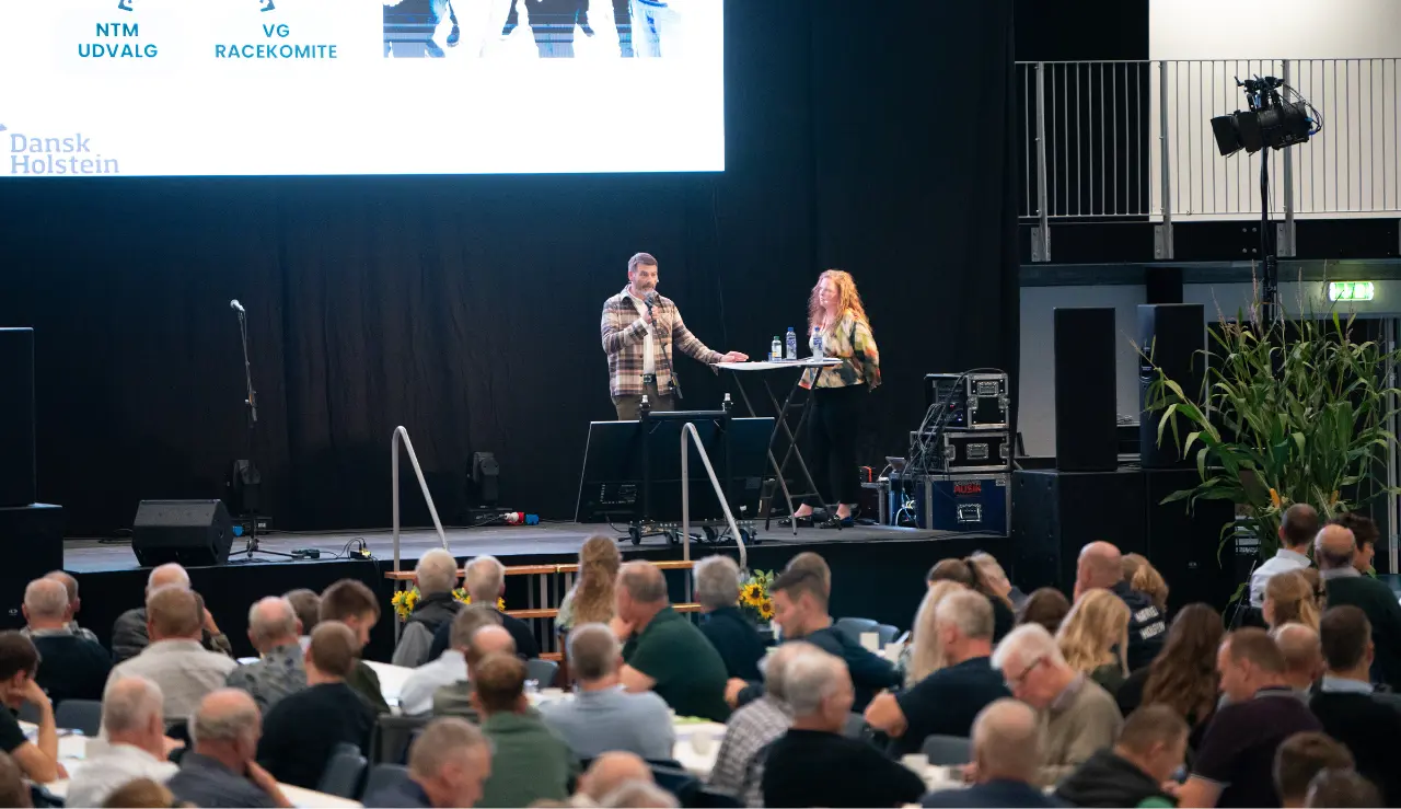 Johnnye Og Nanna På Scenen Ved Holstein Årsmøde 2024