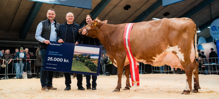Præmien Var 25.000 Kr. Fra Topdanmark Til Vinderkoen Fra Lene Og Palle Bæk Jensen