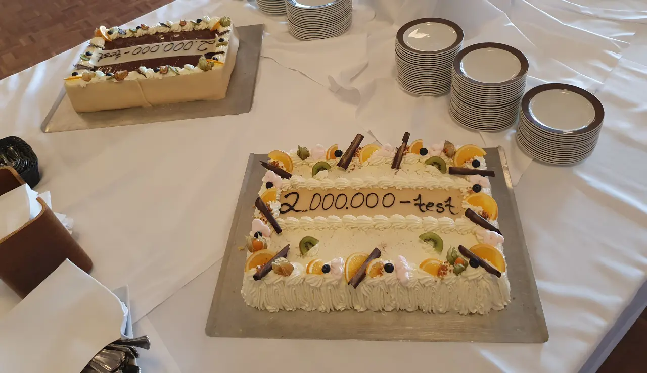 Kage Med Teksten To Millioner Drægtighedstest