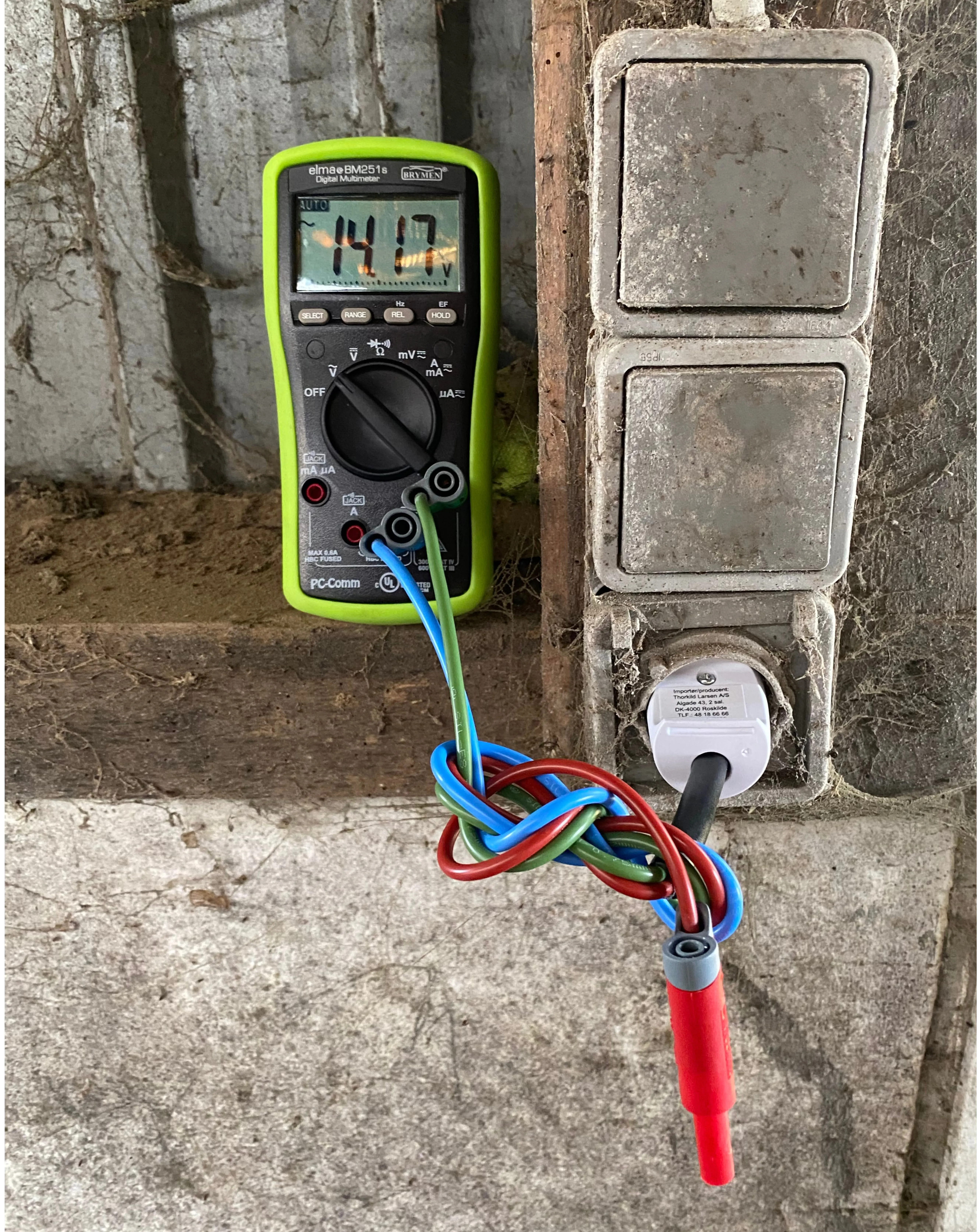 14 Volts Strøm I Hele Nettet