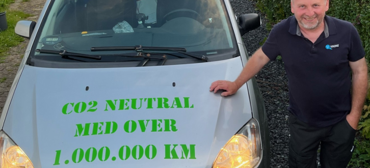 Inseminør Jørgen Fra Fyn Med Sin Tro Følgesvend